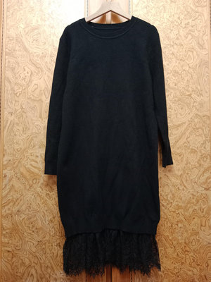 黑色蕾絲拼接針織洋裝 C1124-7501