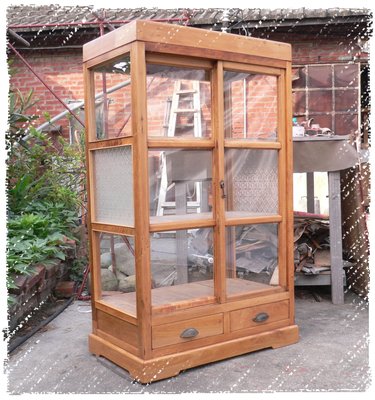 ^_^ 多 桑 台 灣 老 物 私 藏 ----- 四面光的台灣老檜木玻璃櫃