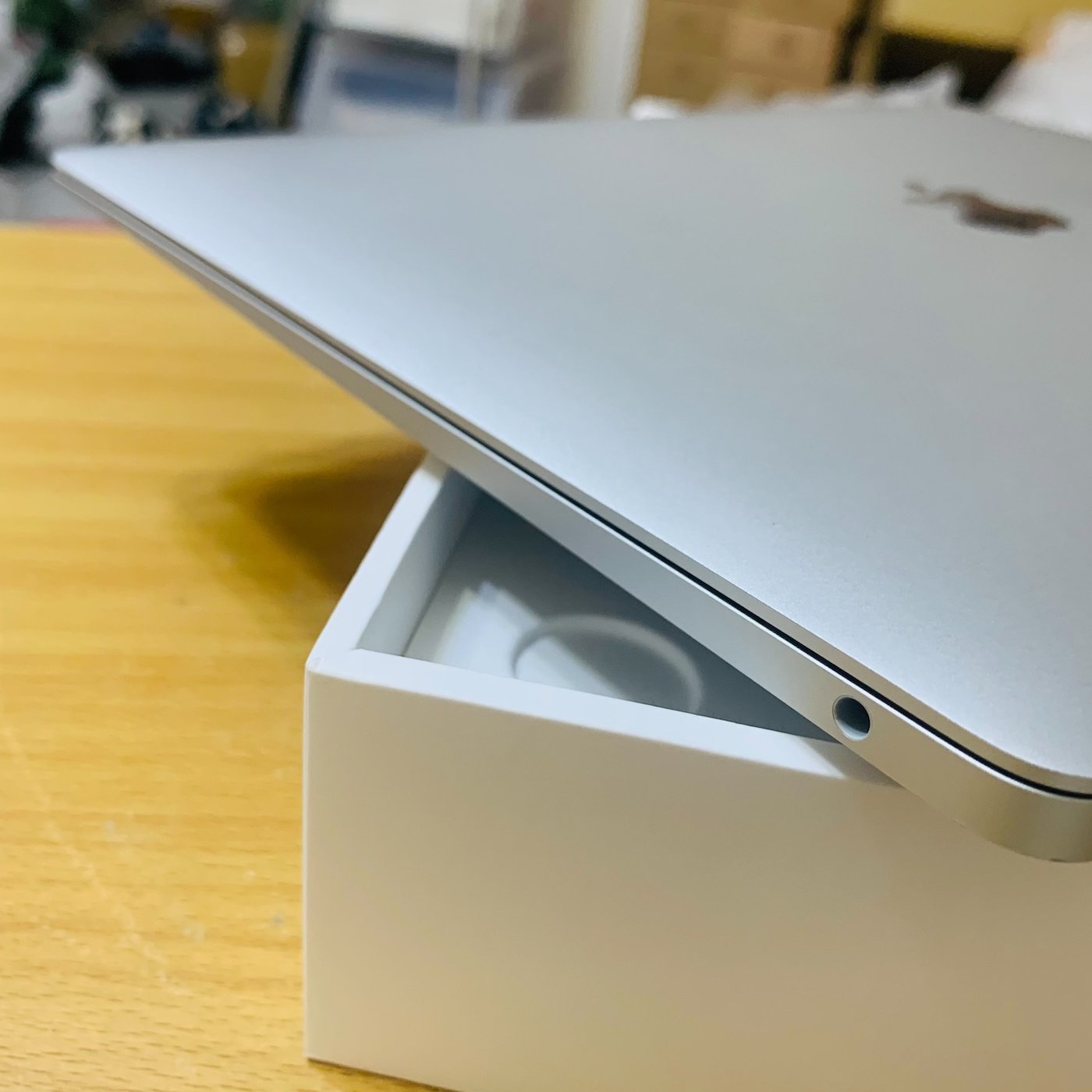 售】AppleCare+ 2023 MacBook Air 13吋i3 (1.1) 8G 256SSD 銀色蘋果電