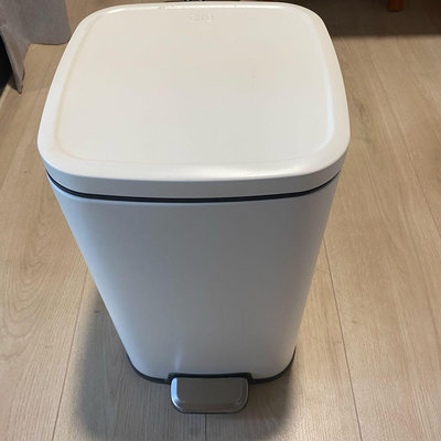 原價1690$ EKO史黛拉方形緩降超靜音踏式垃圾桶12L-霧白色 HOLA 紙簍 廁所 北歐工業 LOFT風格經典 腳踏 開蓋垃圾筒 分內外桶