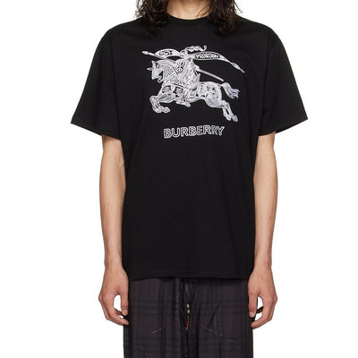 [全新真品代購-F/W23 SALE!] Burberry 刺繡戰馬LOGO圖案 黑色 短袖T恤
