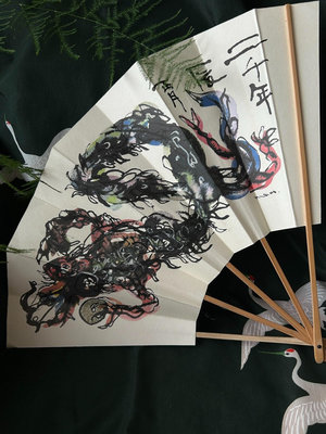 日本畫家日比野克彥聯名千禧年畫龍折扇 彩繪龍扇子擺件置物，龍