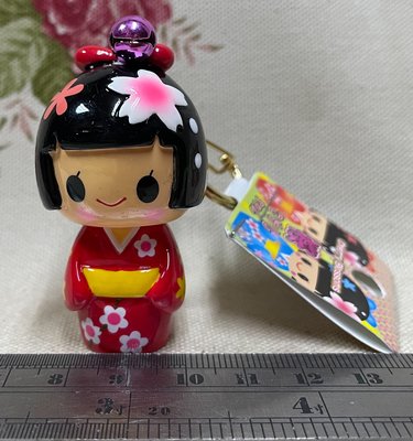 龍廬-自藏出清~日本娃娃人偶鎖扣-紅色和服櫻花圖案人偶公仔吊飾/人形娃娃/收藏品/只有一個