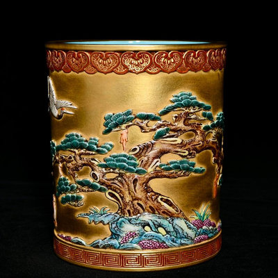 古董瓷器 乾隆金地浮雕粉彩福祿壽筆筒，高14.5cm直徑12.3cm，編號26-21877