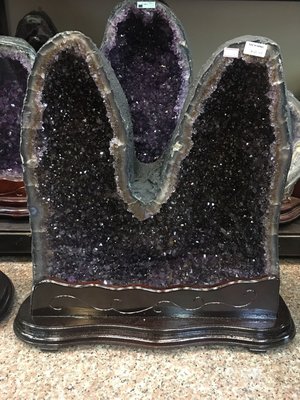 巴西雙峰水型紫鈦晶洞，重：53.2公斤，一對右，帶鈦晶