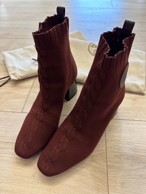 Hermes 95新以上  愛馬仕 真品  非常美的顏色 秋冬超級實 穿 厚粗根 （舒適好走）女款靴子 只穿過一次就收藏、尺寸 size37