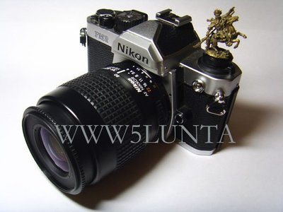 【五輪塔】拍賣『卍Nikon FM2 經典機械式單眼相機乙套(底片機)卍』欲購者把握機會。