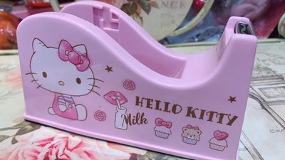 ♥小公主日本精品♥ Hello Kitty 大型膠帶台盒裝 膠台 辦公/居家必備~8