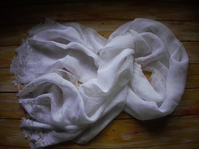 【天然麻紗蕾絲繡花圍巾披肩：柔美蕾絲流蘇-純淨白/純白】100%印度高級亞麻蕾絲 天然輕盈保暖 流蘇款8色