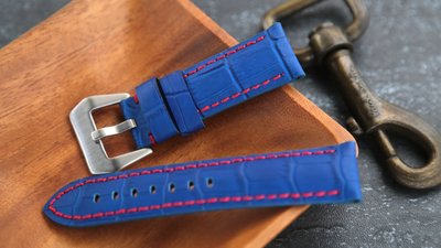 24mm收22mm沛納海的新衣,加厚版寶藍色高質感可替代panerai原廠錶帶壓鱷魚皮紋真牛皮錶帶~紅線