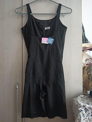 全新湘滋緹SHINZITIY 超輕薄魔塑雕塑衣涼感塑身衣（L)黑色