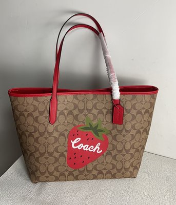（Outlet特惠）COACH CH329 新款女士草莓印花購物包 單肩斜跨包 托特包 附購買證明