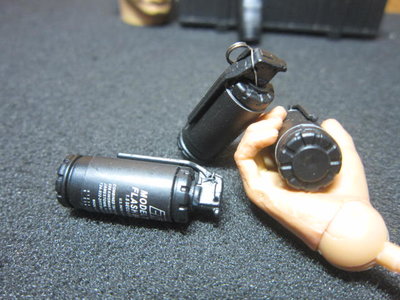 G2工兵裝備 ES英軍款1/6黑色M7290震憾彈一顆 mini模型玩具(無作用)