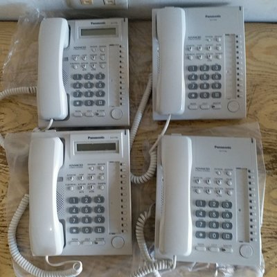 國際牌 Panasonic KX-T7730 顯示話機2台 + KX-T7750 標準話機2台 合計4台 4000元