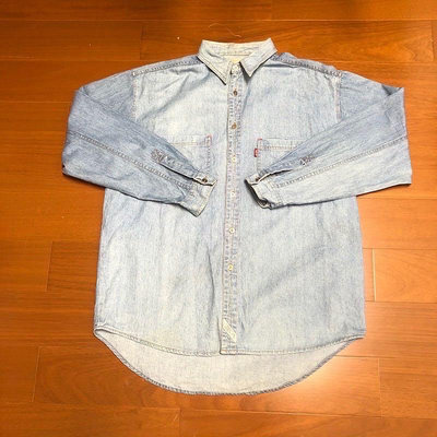 （Size L) Levi’s 淺色百搭牛仔襯衫   (3209）