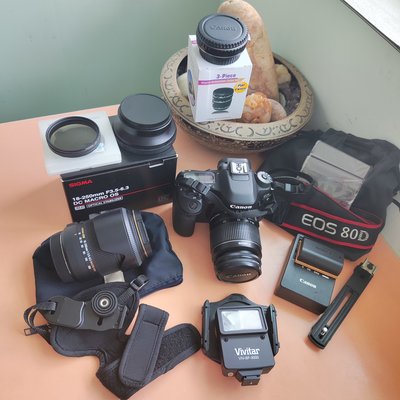 便宜賣，八、九成新，全套Canon佳能80D單機數碼單反相機 + 三個鏡頭+ 保護鏡 +減光鏡 旅游便攜高清相機組