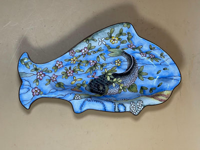 特價一口價 銅胎畫琺瑯魚型魚紋盤 20cm長 非常別致