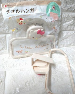 【正版】日本 HELLO KITTY 櫥櫃門板//掛勾式 毛巾掛架