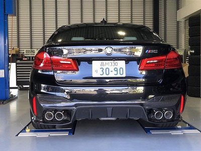 【耀天國際】BMW F90 M5 3D款 碳纖維 三件式 後下巴