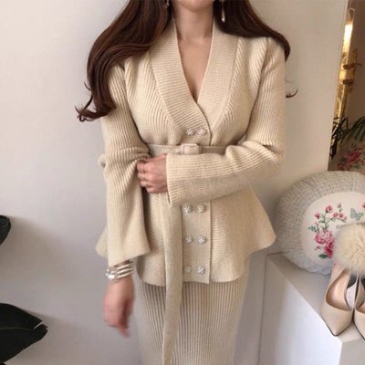 韓國3色套裝🌛 V領精緻扣毛衣繫帶外套+高腰包臂針織裙（可單購）現貨卡其/米白
