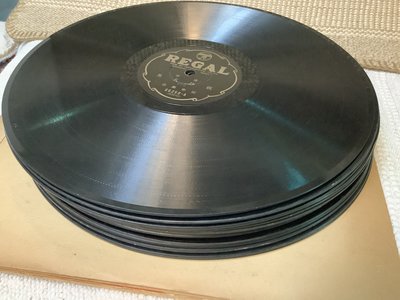 【黑狗兄】早期日本懷舊老蟲膠電木唱片 留聲機唱片20張～CE32R