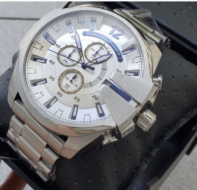 DIESEL Mega Chief銀白色錶盤 銀色不鏽鋼錶帶 石英 多功能 三眼計時 男士手錶DZ4477