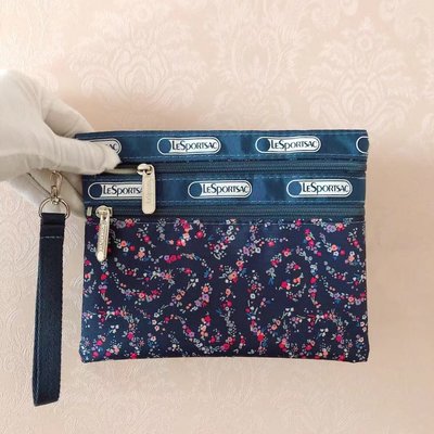 【MOMO全球購】Lesportsac 時尚女士手提包小拎包化妝包可放護照 戶口本