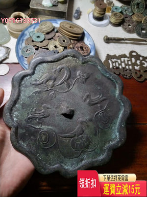 唐代晚期，花鳥，葵口鏡，深坑出土，品相如圖所示，最大直徑17 老貨 佛像 藏區