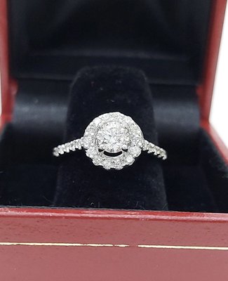 【全聯流當品】天然鑽石戒指 50.5分 氣質典雅鑽石戒指 經典豪華圍鑽款  婚戒 女用鑽戒