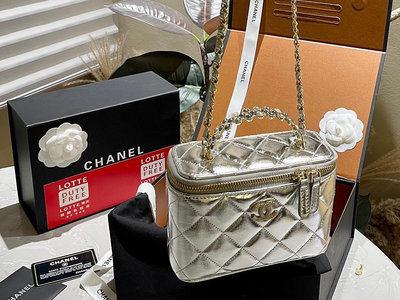 【二手包包】+官網CHANEL 新品 高級珍珠鑲金鏤空編織手柄 盒子包 化妝包 小箱子 最近的盒子包系列真的 NO19437
