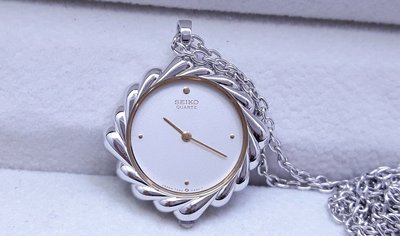【Jessica潔西卡小舖】SEIKO精工銀白色圓形石英女錶.項練錶.懷錶