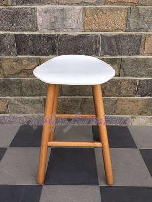 【N D Furniture】台南在地家具-北歐風橡膠木實木耐水耐磨曲木板原木色白墊板椅/椅凳/腳椅MC
