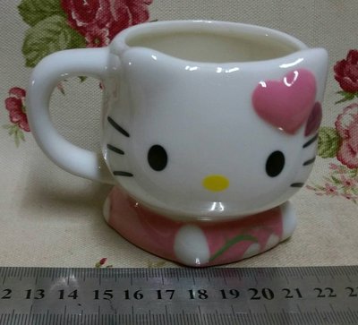龍廬-自藏出清~陶瓷製品-日本北海道銀之鐘咖啡杯-hello kitty粉紅色衣服造型杯 小樽運河茶杯收藏品/只有一個