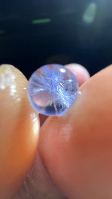 7.5mm天然藍線石水晶單珠，聚寶盆造型的藍線石花伴生一片七