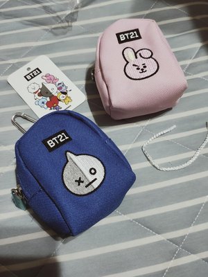 BTS 防彈少年團和 LINE FRIENDS 聯手打造BT21縮小版迷你背包零錢包鑰匙圈~掛在大包包上對比很可愛