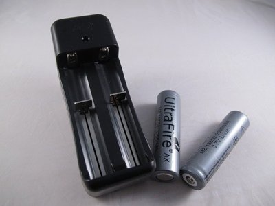 環高牌 雙槽自停充電器+2顆全新凸頭 18650 鋰電池 3000mah 3.7v可來店測試自取