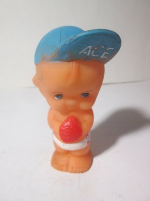 《瑋哥童趣屋》早期 軟膠 小男孩 公仔娃娃~(尺寸高約：12 cm，非常舊了)…促000