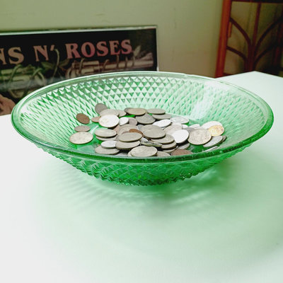【MarsC】1950年代美國早期綠色老氣泡鑽石刻花玻璃水果盤（盆）可當玄關鑰匙盤～直徑25cm（25072767）