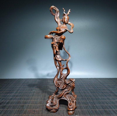 x舊藏黃楊木雕刻人物擺件舞女，整體實木制作，適合收藏！長7cm