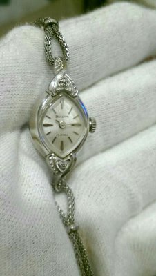 少見美品【1960年代停產BULOVA】特殊造型鑲鑽包白K金手動上鍊機械女錶