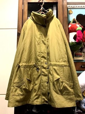 [厚風衣+連帽設計]++特價++新品入荷 日本購入 日本果綠色蕾絲內裡連帽風衣外套 質感超值!