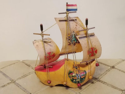 【二手】 荷蘭木屐船擺件，船體木屐，桅桿金屬，船帆紙質 票據 錢幣 古董 【景天闇古貨】-1649