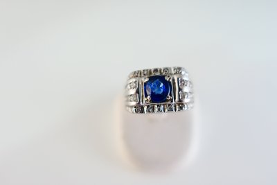 [吉宏精品交流中心]1.02克拉 錫蘭 天然藍寶石 天然鑽石 豪華 造型 戒指(附證書)