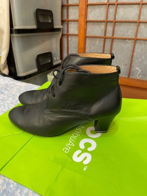 「 二手鞋 」 La New 女版皮革短靴 23.5cm（黑）鐵4-3