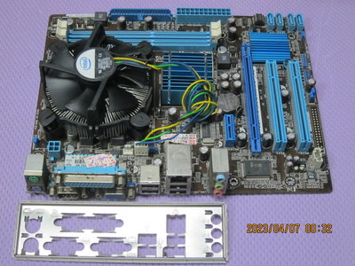【775腳位】華碩 ASUS P5G41T-M LX2 / BM5242 + Q8200S DDR3 附檔板 &amp; 風扇