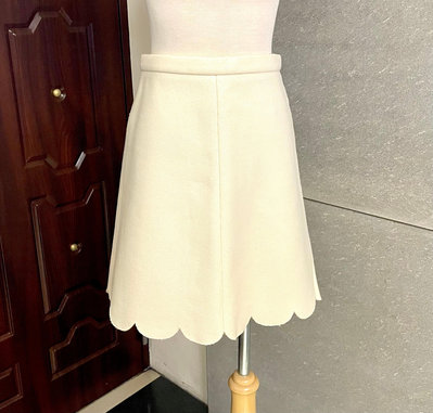 售出 國際精品RED VALENTINO真品 100%wool白色厚磅羊毛高腰短裙36