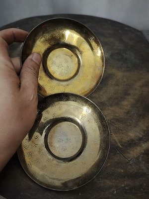 【二手】日本銅器茶托一對   品相如圖，重0.41斤，直徑11厘米， 古董 舊貨 老貨 【華夏禦書房】-1503