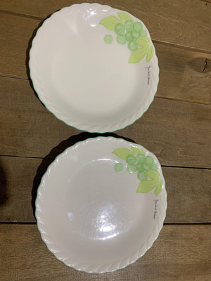 日本產YSL聖羅蘭甜品盤，同款二個，直徑約15.7厘米，沒有