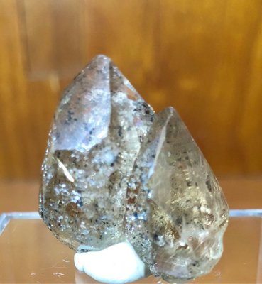 奇士水晶-天然原礦鈦晶小礦標-雙尖山型-附正5cm壓克力盒