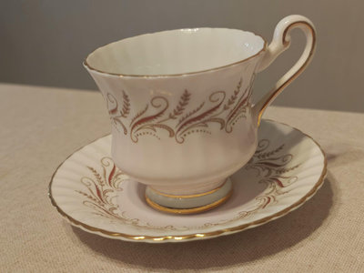 英國產paragon帕拉貢半手繪骨瓷咖啡杯。